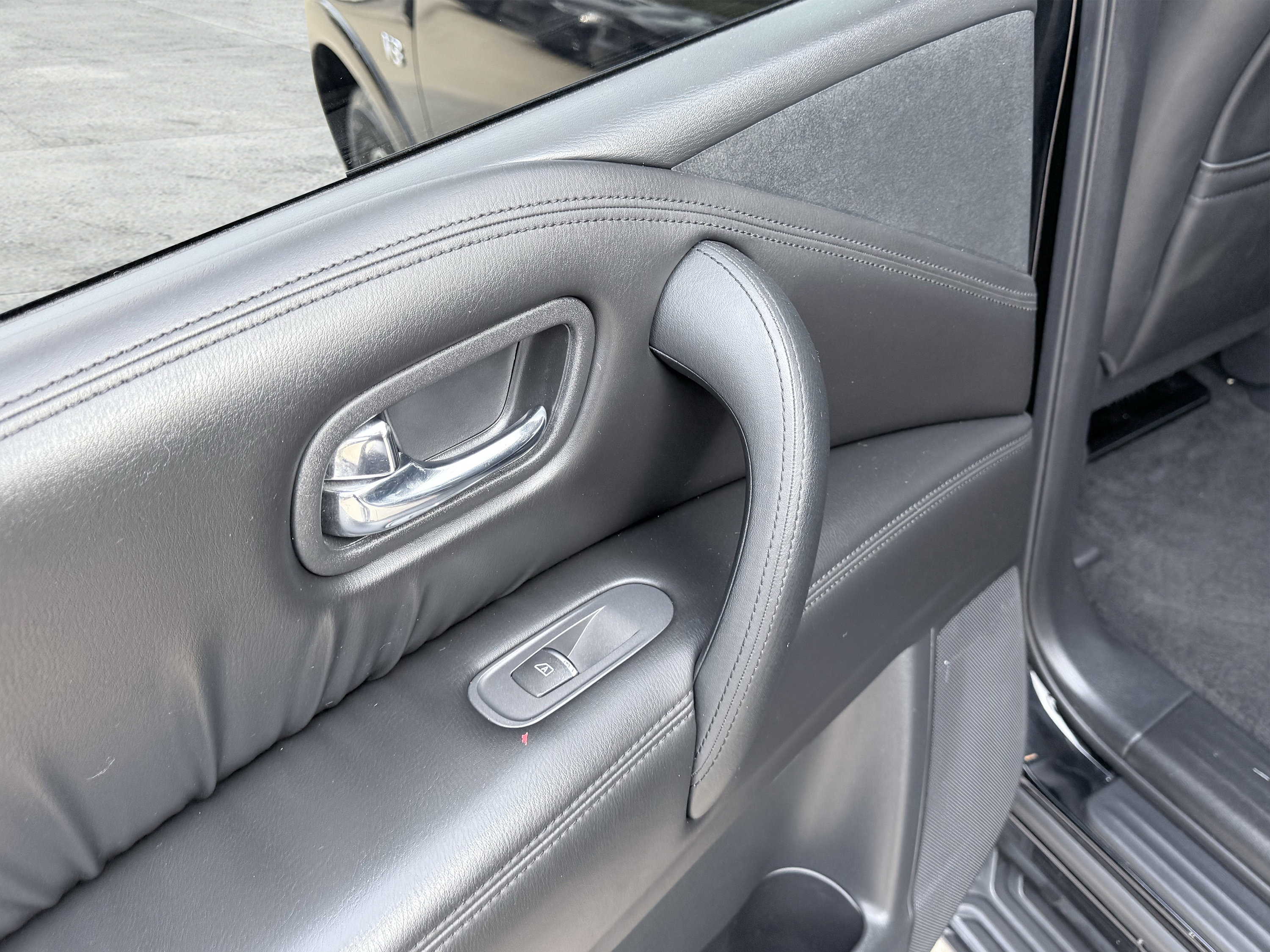 Used 2021 Nissan Armada SV w/ SV Appearance Package image 31