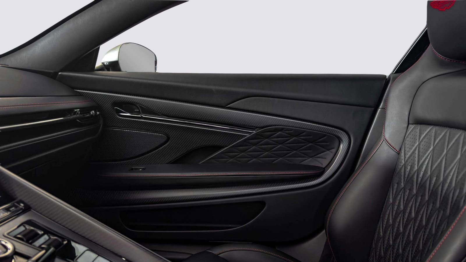 Used 2024 Aston Martin DB12 Coupe image 13