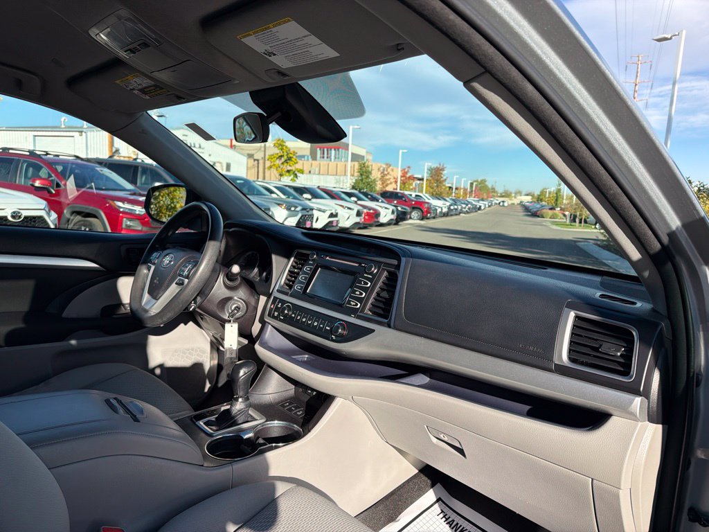 Used 2018 Toyota Highlander LE w/ Protection Package #3 AWD/4WD image 12
