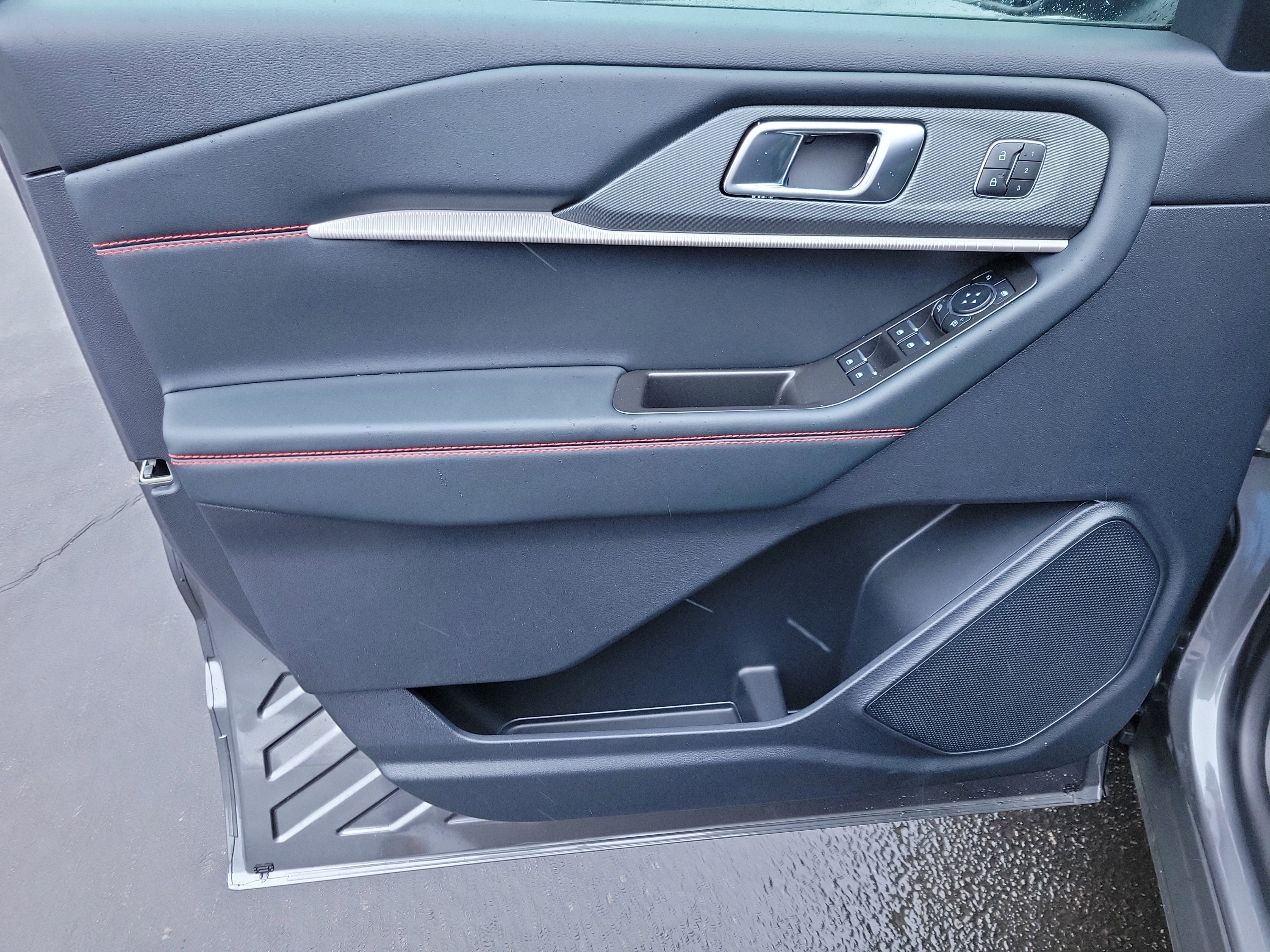 New 2025 Ford Explorer ST-Line w/ Premium Package image 14