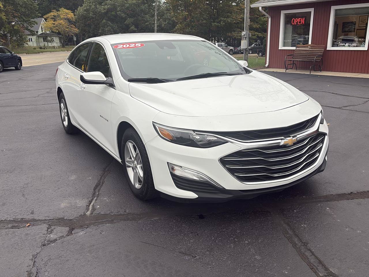 Used 2025 Chevrolet Malibu LS w/ Driver Confidence Package FWD image 2