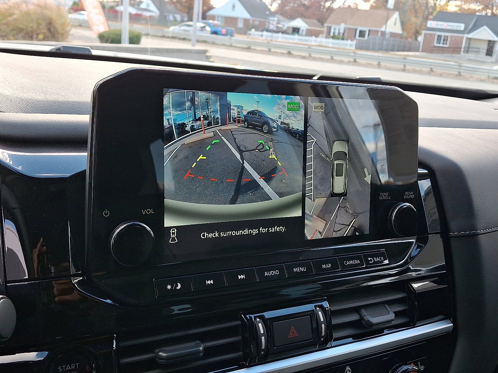 New 2025 Nissan Pathfinder SL image 13