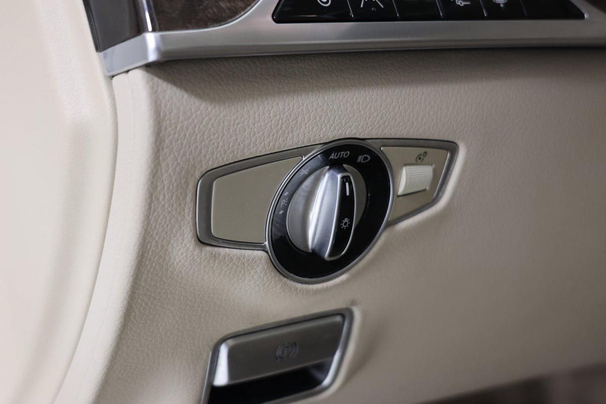 Used 2020 Mercedes-Benz S 560 4MATIC Sedan image 25