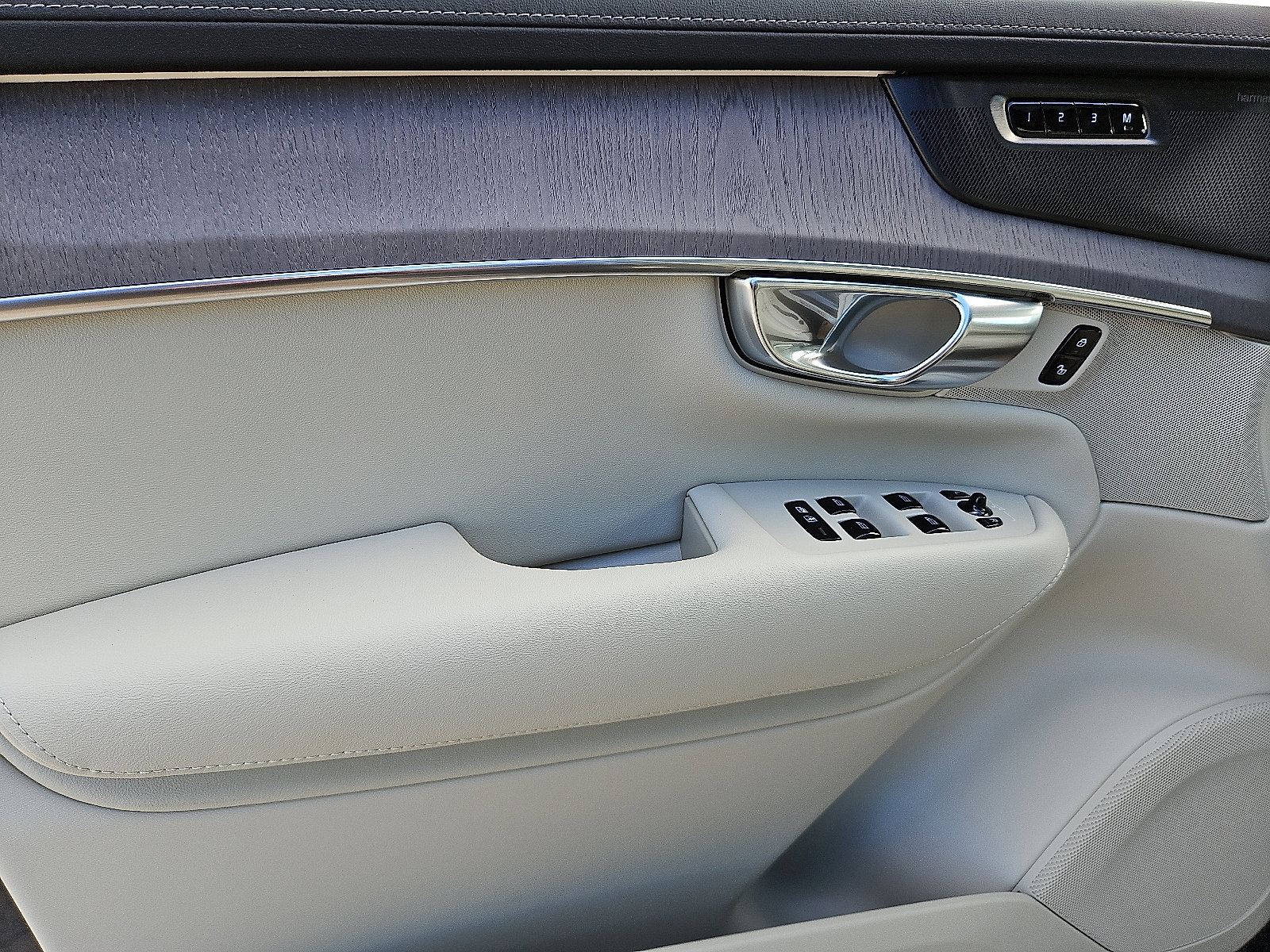 New 2026 Volvo XC90 B6 Ultra image 10