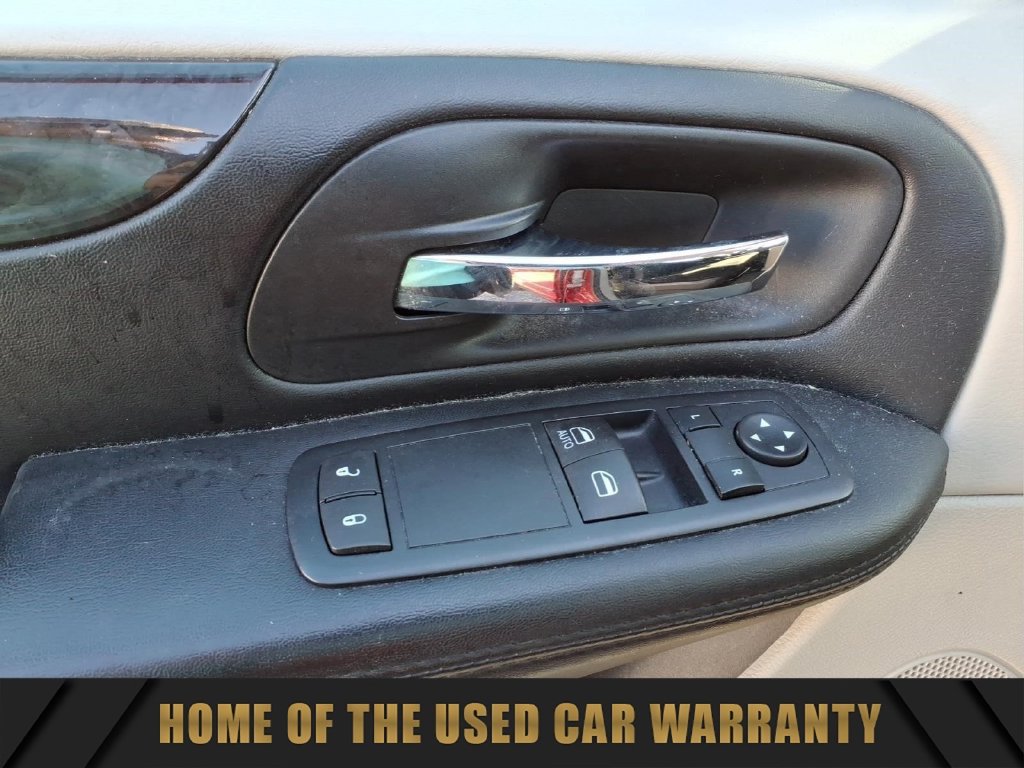 Used 2016 Dodge Grand Caravan American Value Package w/ UConnect Hands-Free Group FWD image 11