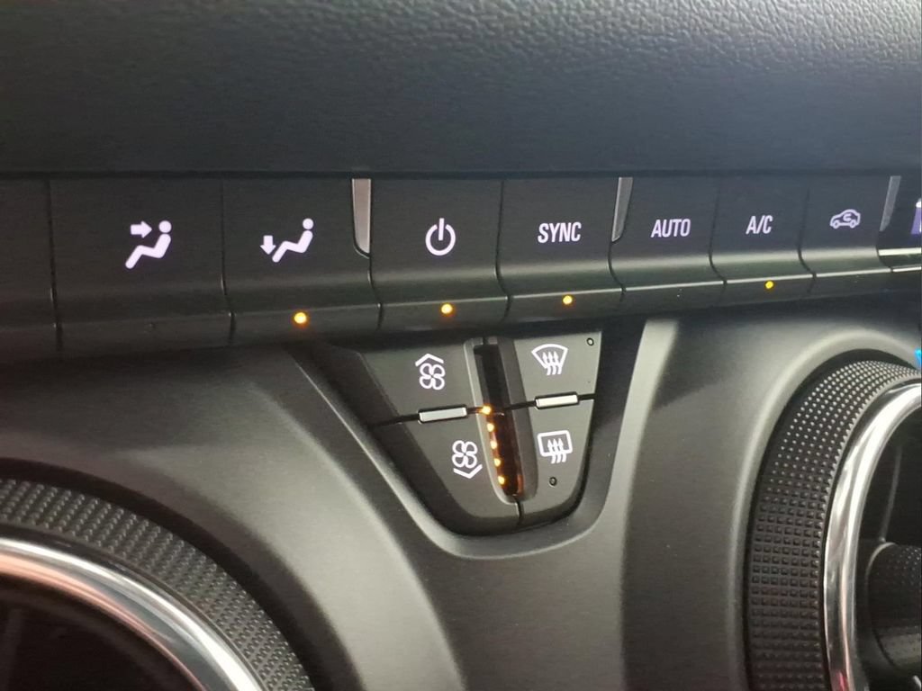Used 2025 Chevrolet Blazer LT AWD/4WD image 12