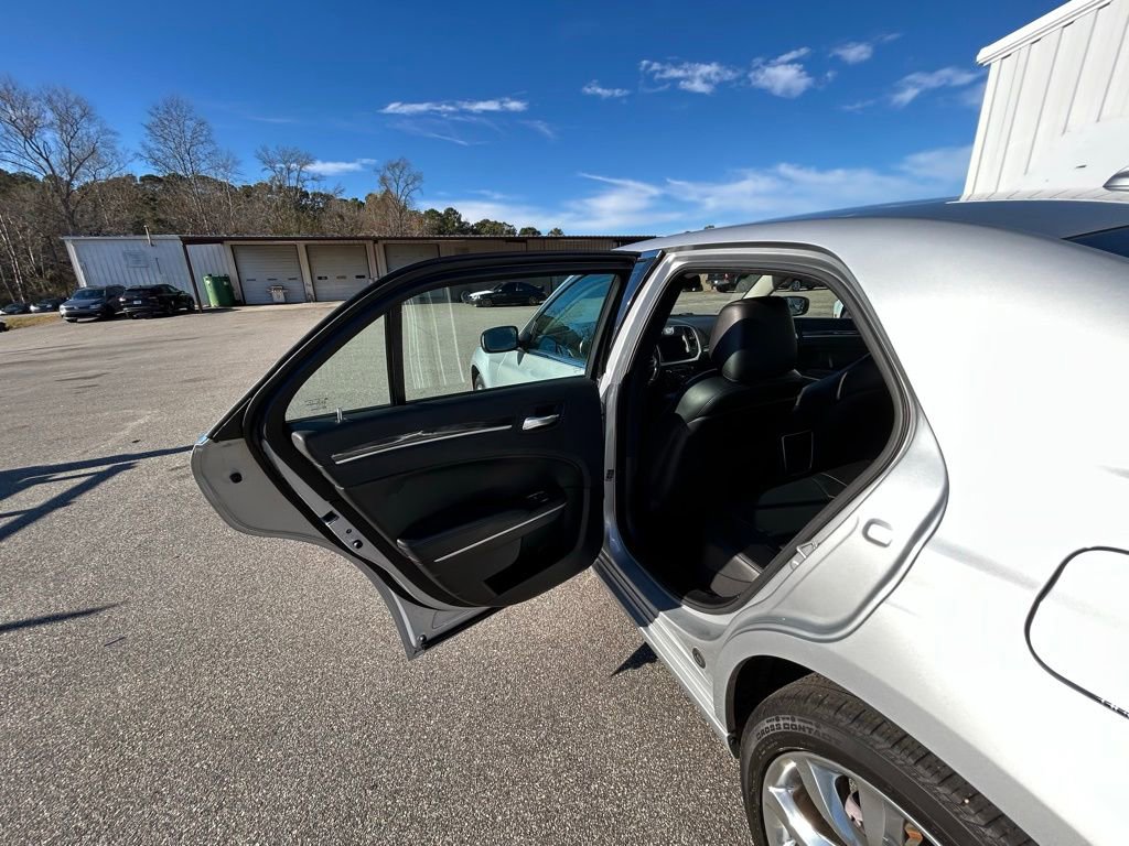 Used 2020 Chrysler 300 Touring L w/ Quick Order Package 2EF image 15