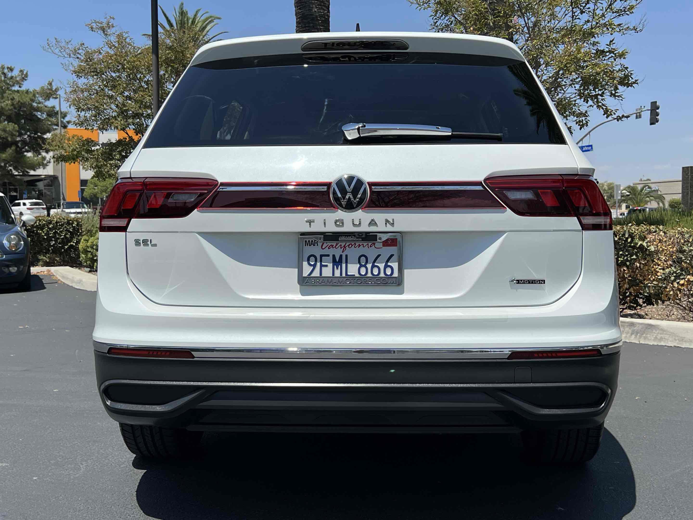 Used 2023 Volkswagen Tiguan SE w/ Panoramic Sunroof Package image 53