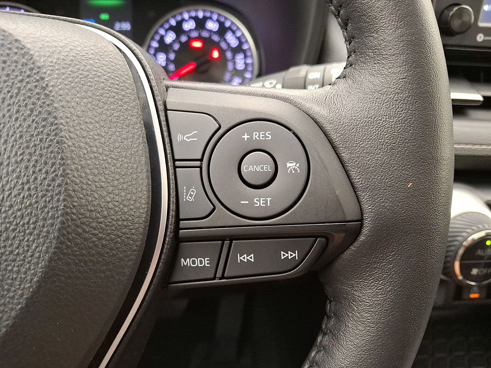 Certified 2022 Toyota RAV4 XLE Premium AWD/4WD image 22