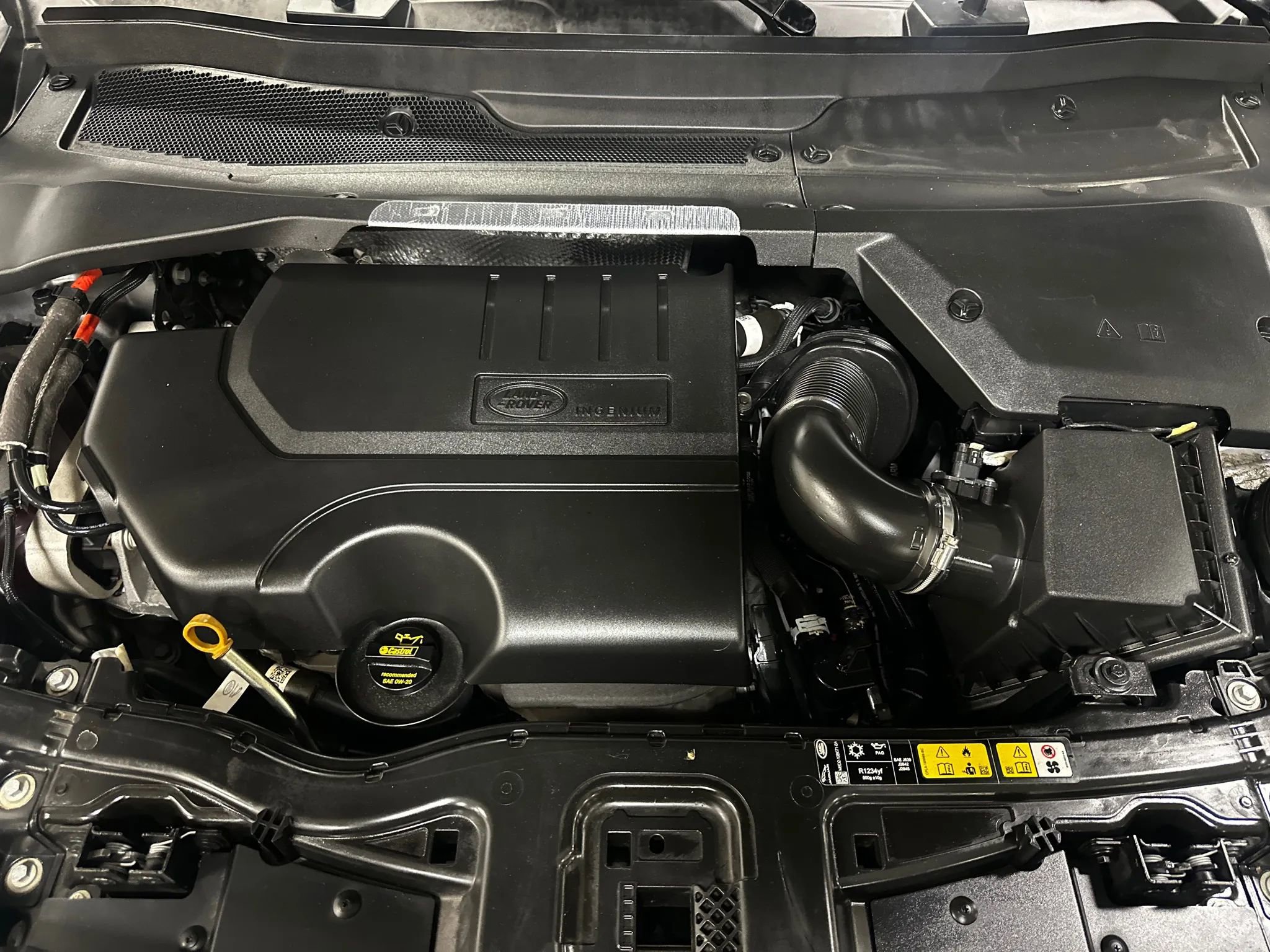 Used 2025 Land Rover Discovery Sport S image 30