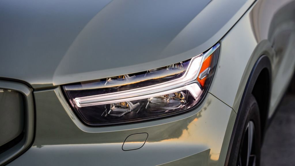 Used 2021 Volvo XC40 P8 Recharge image 5