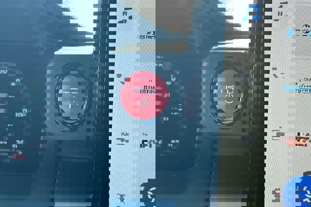 Used 2025 Toyota Tacoma TRD Off-Road image 25