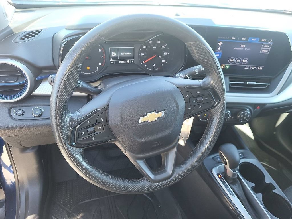 Used 2024 Chevrolet Trax LS w/ LS Convenience Package FWD image 18