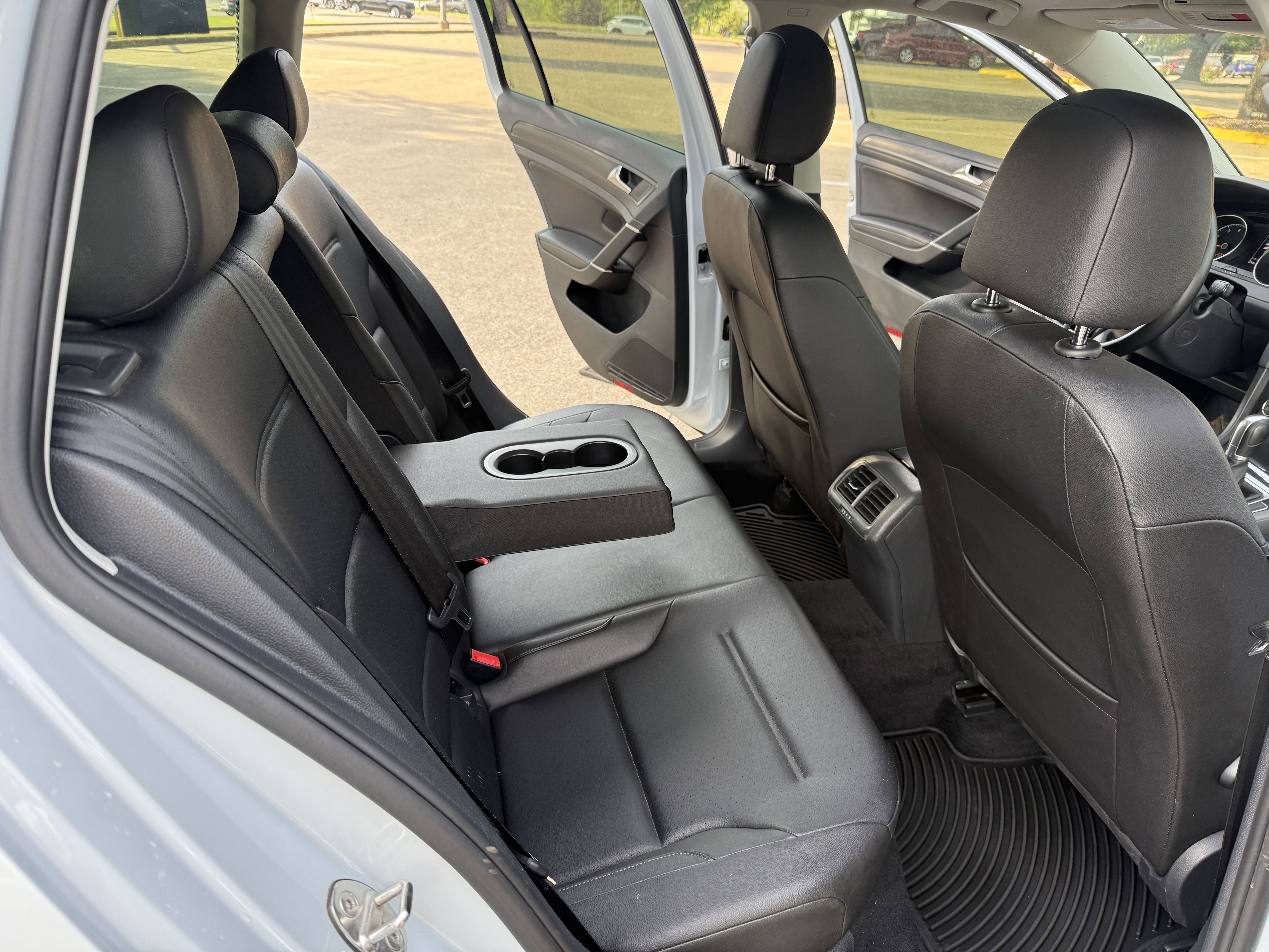 Used 2019 Volkswagen Golf SE image 12