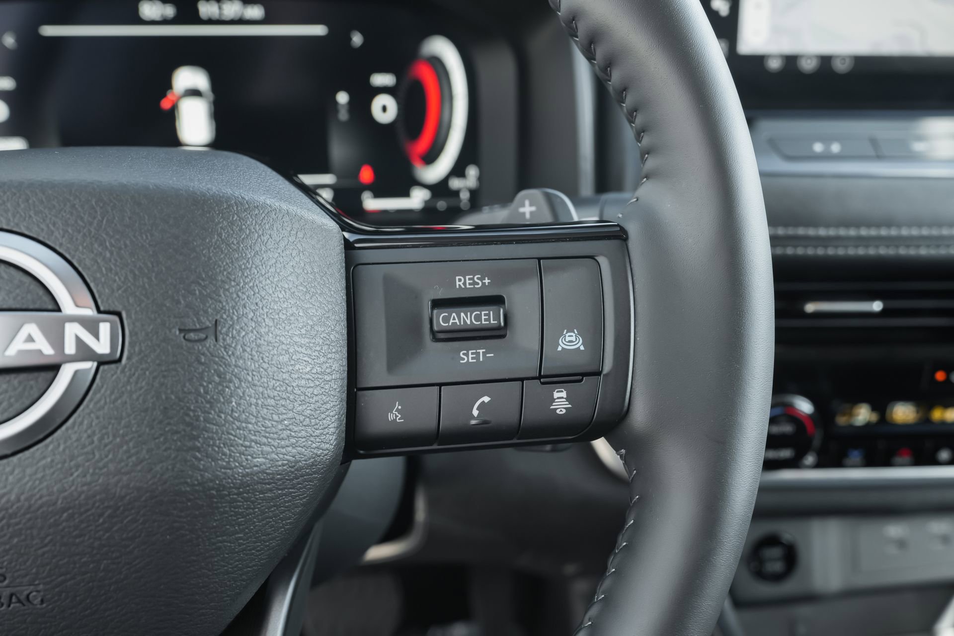 Used 2025 Nissan Rogue Platinum w/ Platinum Premium Package image 21