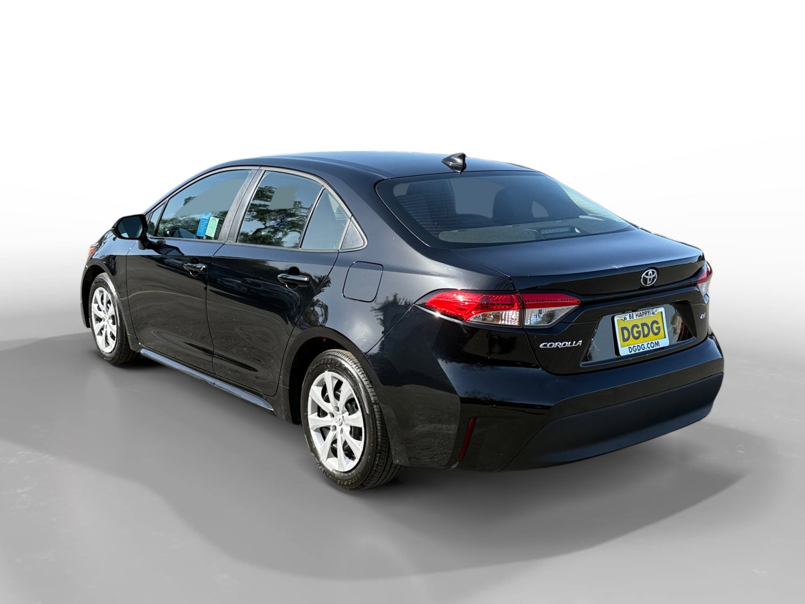 Used 2025 Toyota Corolla LE image 3