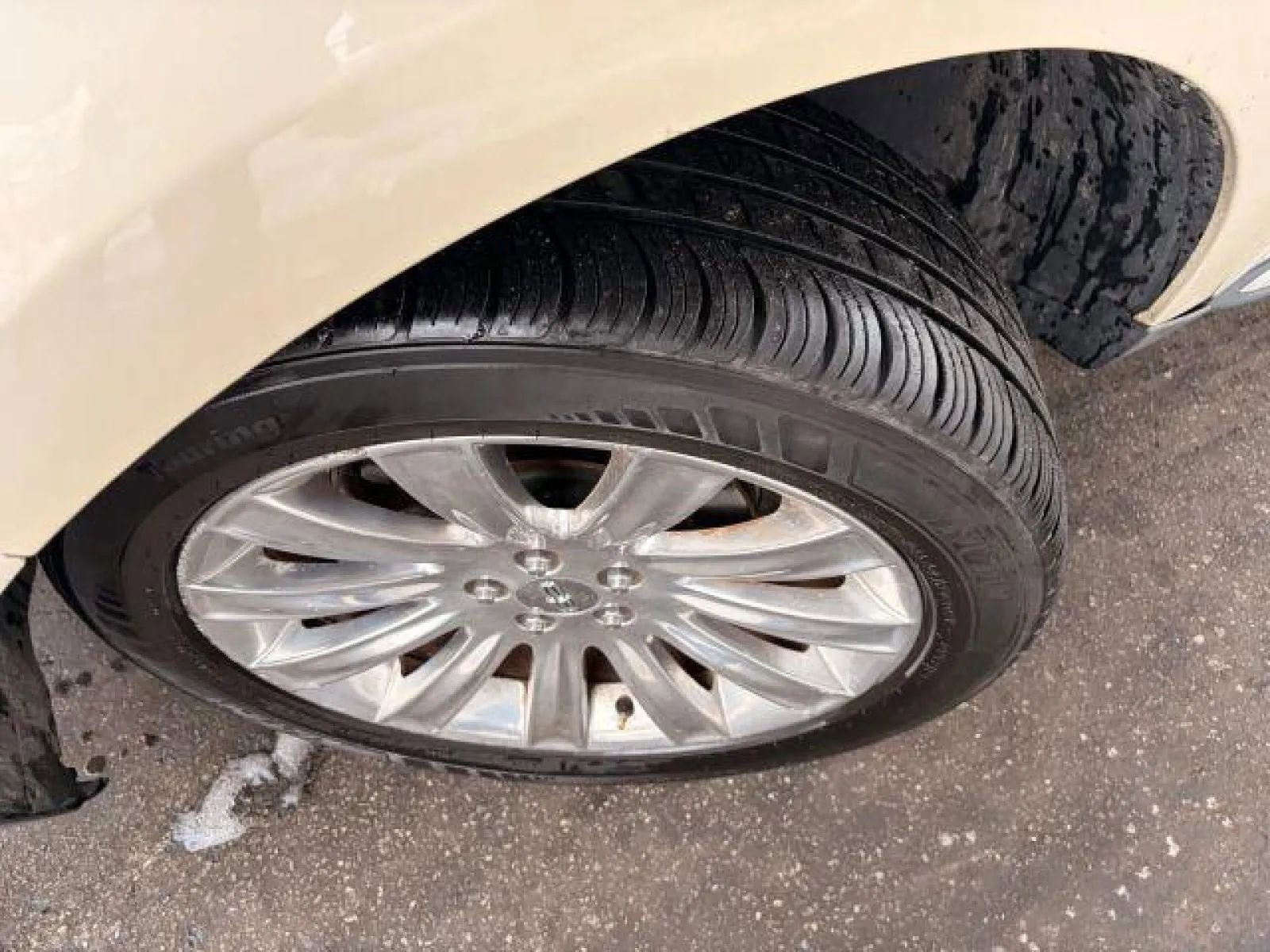 Used 2014 Lincoln MKX AWD w/ Equipment Group 102A image 38