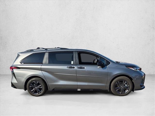 Used 2026 Toyota Sienna XSE AWD/4WD image 4