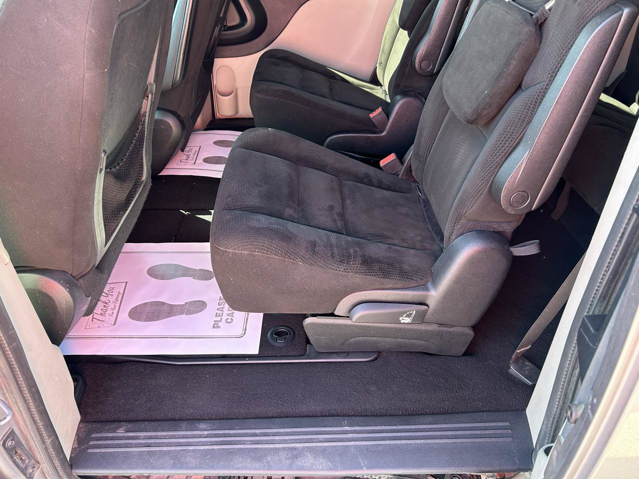 Used 2016 Dodge Grand Caravan SXT w/ Rear Park Assist Package FWD image 9
