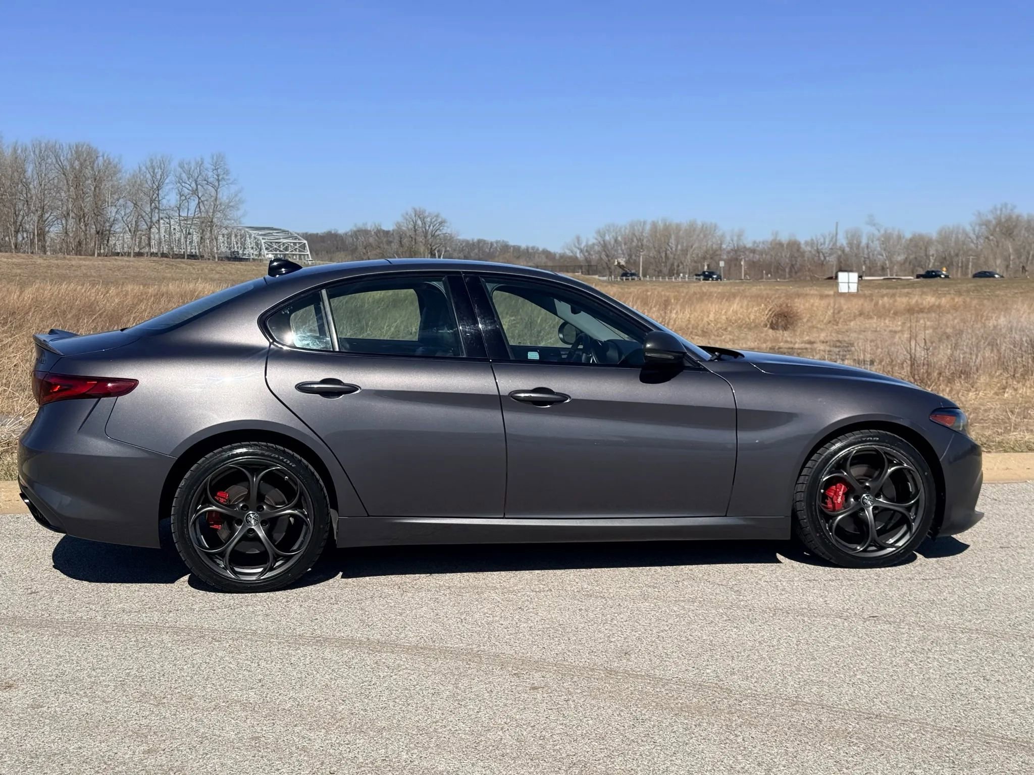 Used 2019 Alfa Romeo Giulia AWD w/ Quick Order Package 22J Sport image 31