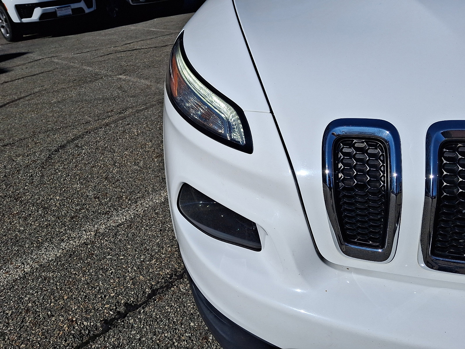 Certified 2016 Jeep Cherokee Limited w/ Luxury Group image 10