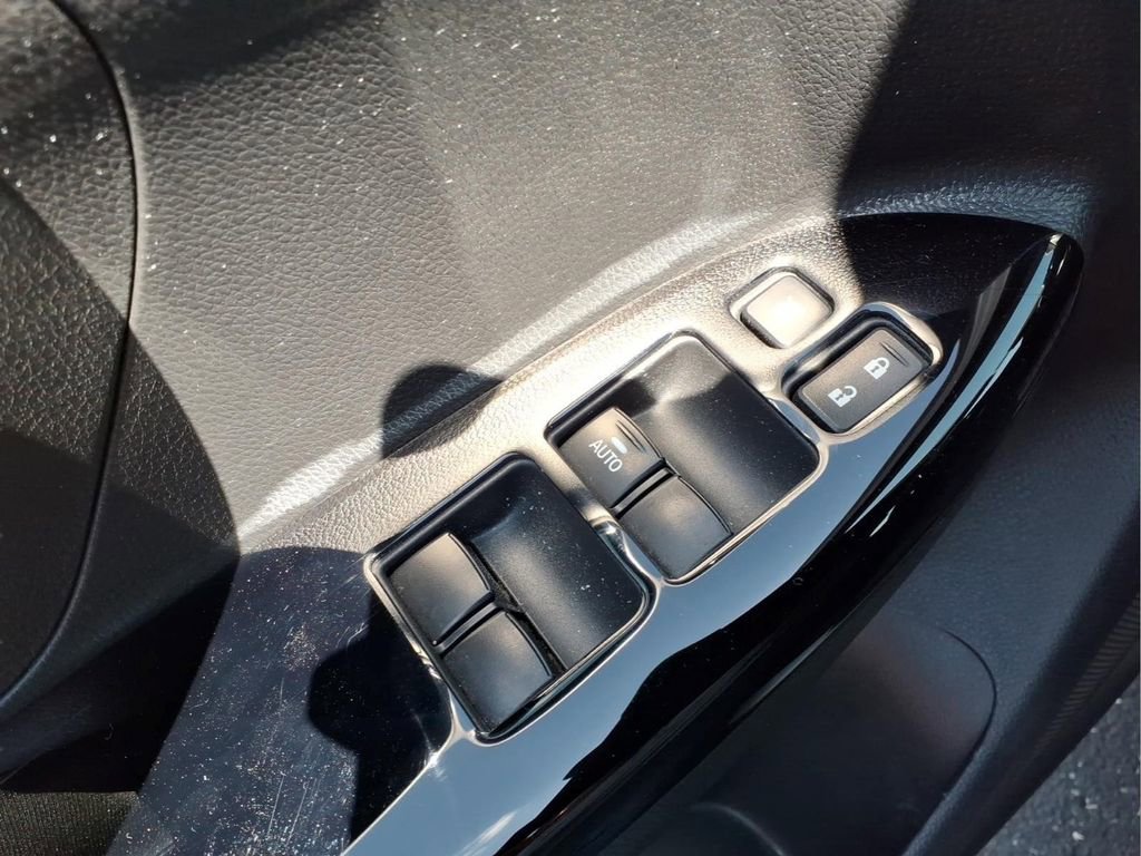 Used 2024 Mitsubishi Eclipse Cross LE AWD/4WD image 17