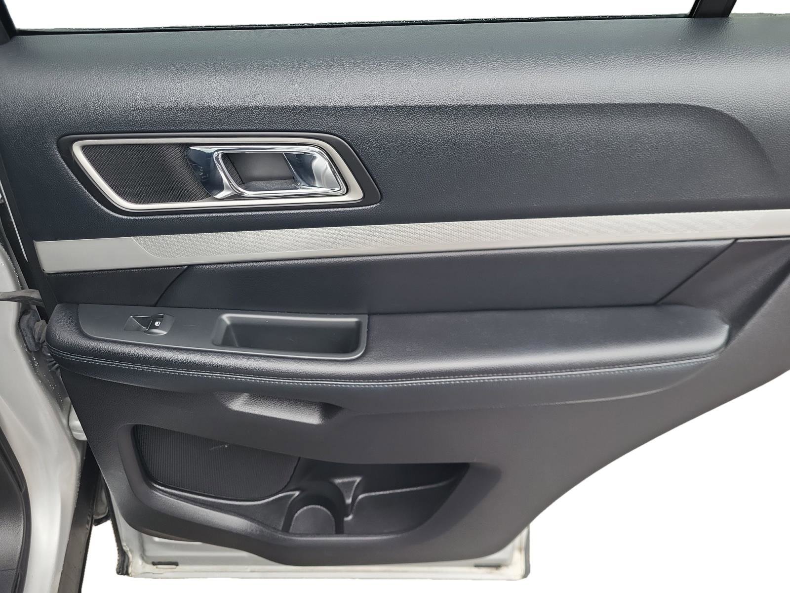 Used 2016 Ford Explorer XLT w/ Equipment Group 201A image 24