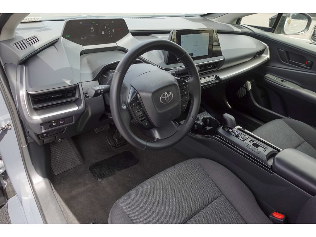 Used 2025 Toyota Prius LE FWD image 9