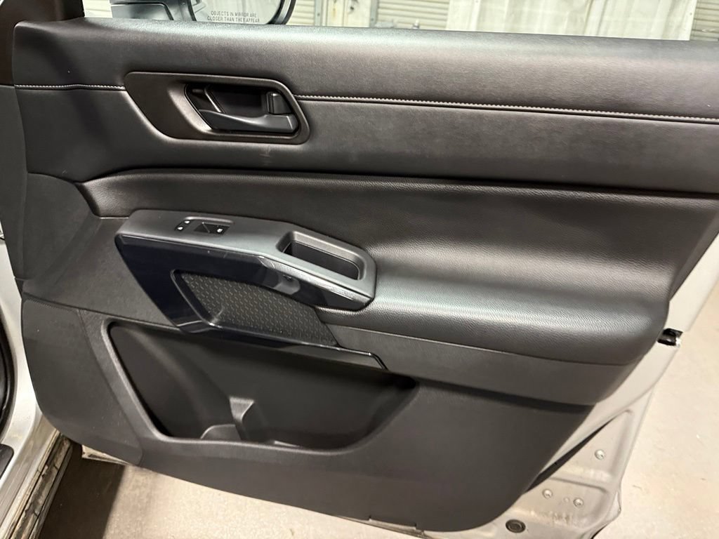 Used 2024 Nissan Pathfinder SV FWD image 10