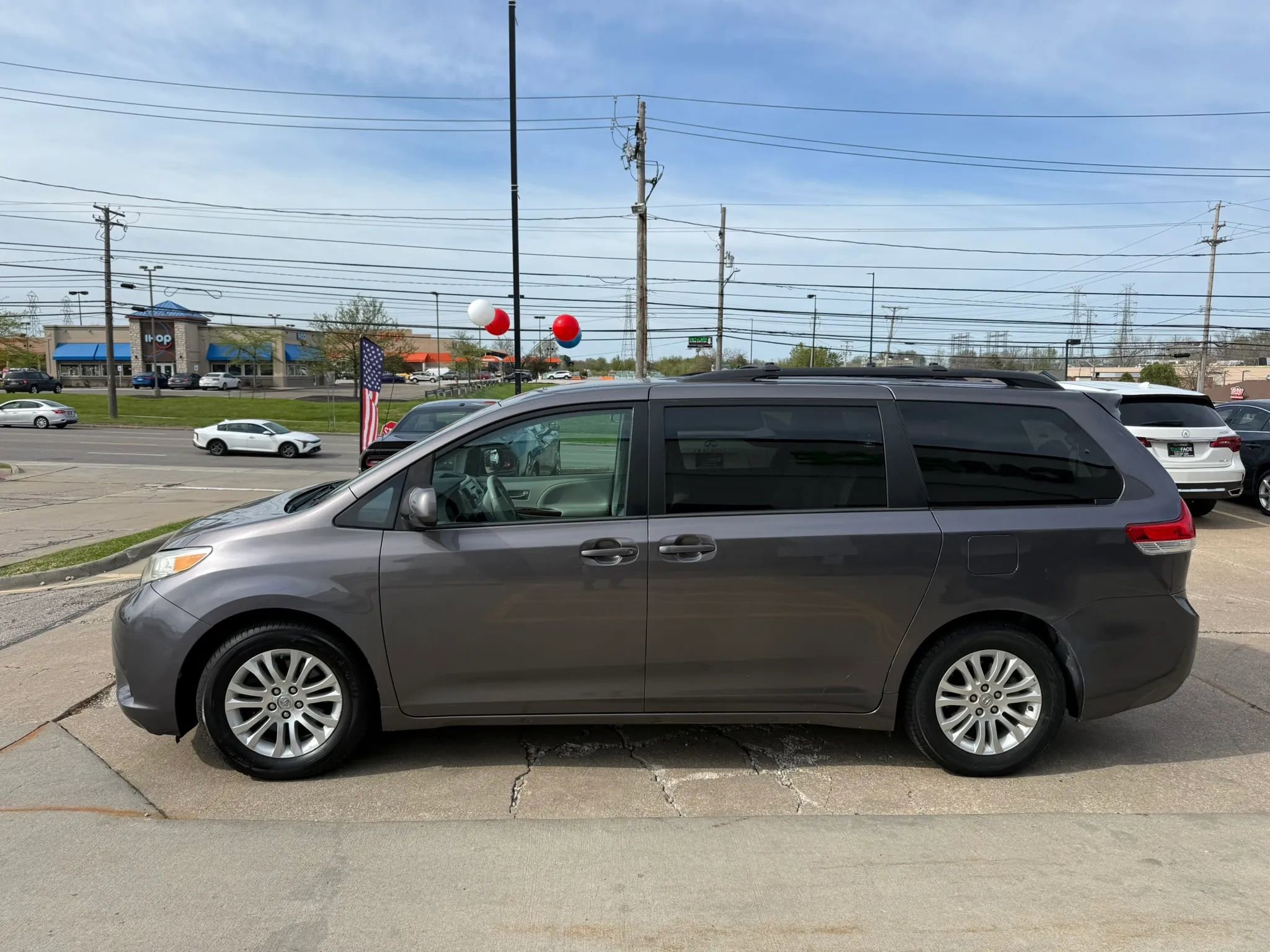 Used 2012 Toyota Sienna XLE FWD image 7