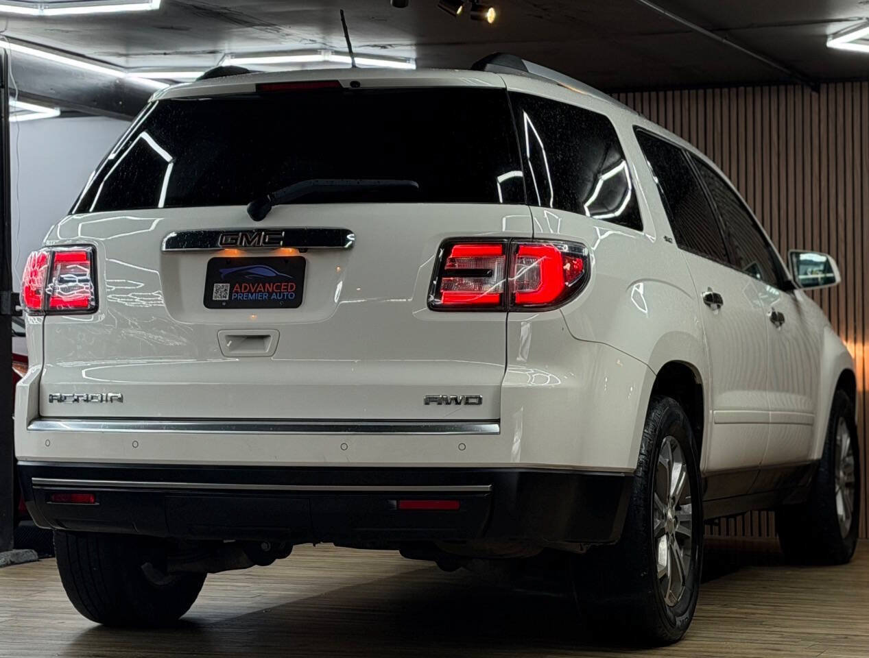 Used 2015 GMC Acadia SLT w/ Open Road Package AWD/4WD image 8
