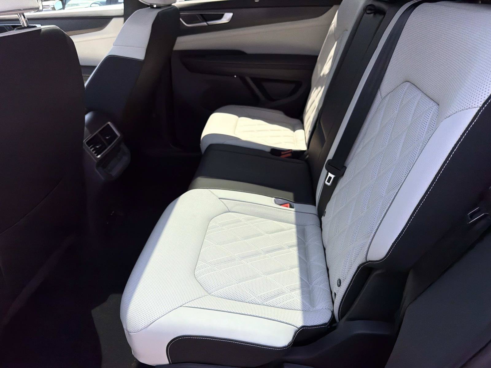 Certified 2025 Volkswagen Atlas Cross Sport SEL Premium R-Line AWD/4WD image 11