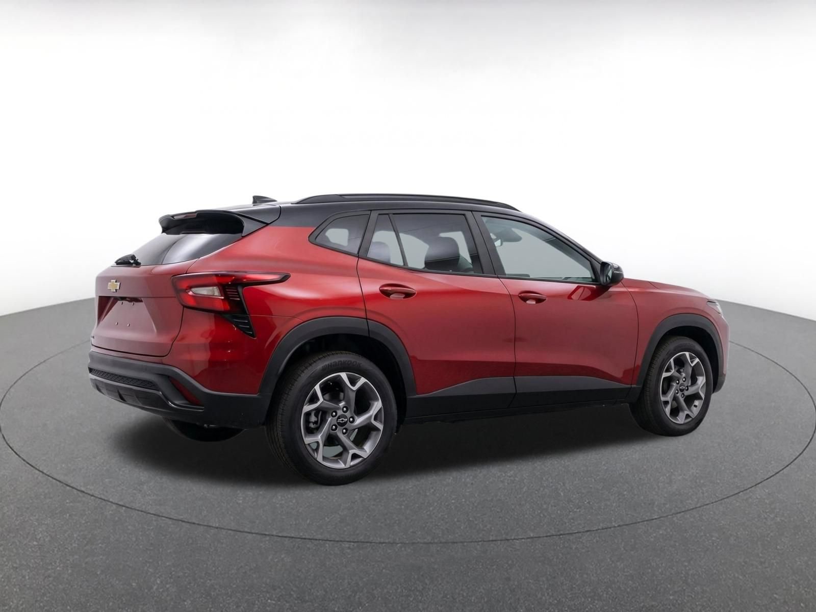 Used 2025 Chevrolet Trax LT w/ LT Convenience Package FWD image 9