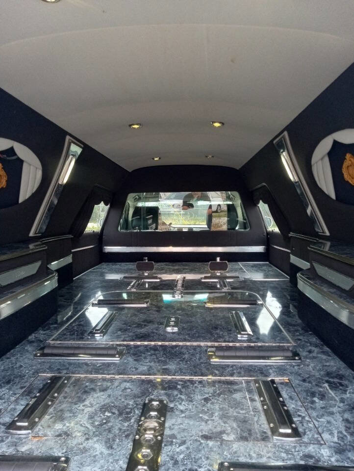 Used 2011 Cadillac DTS Limousine image 17