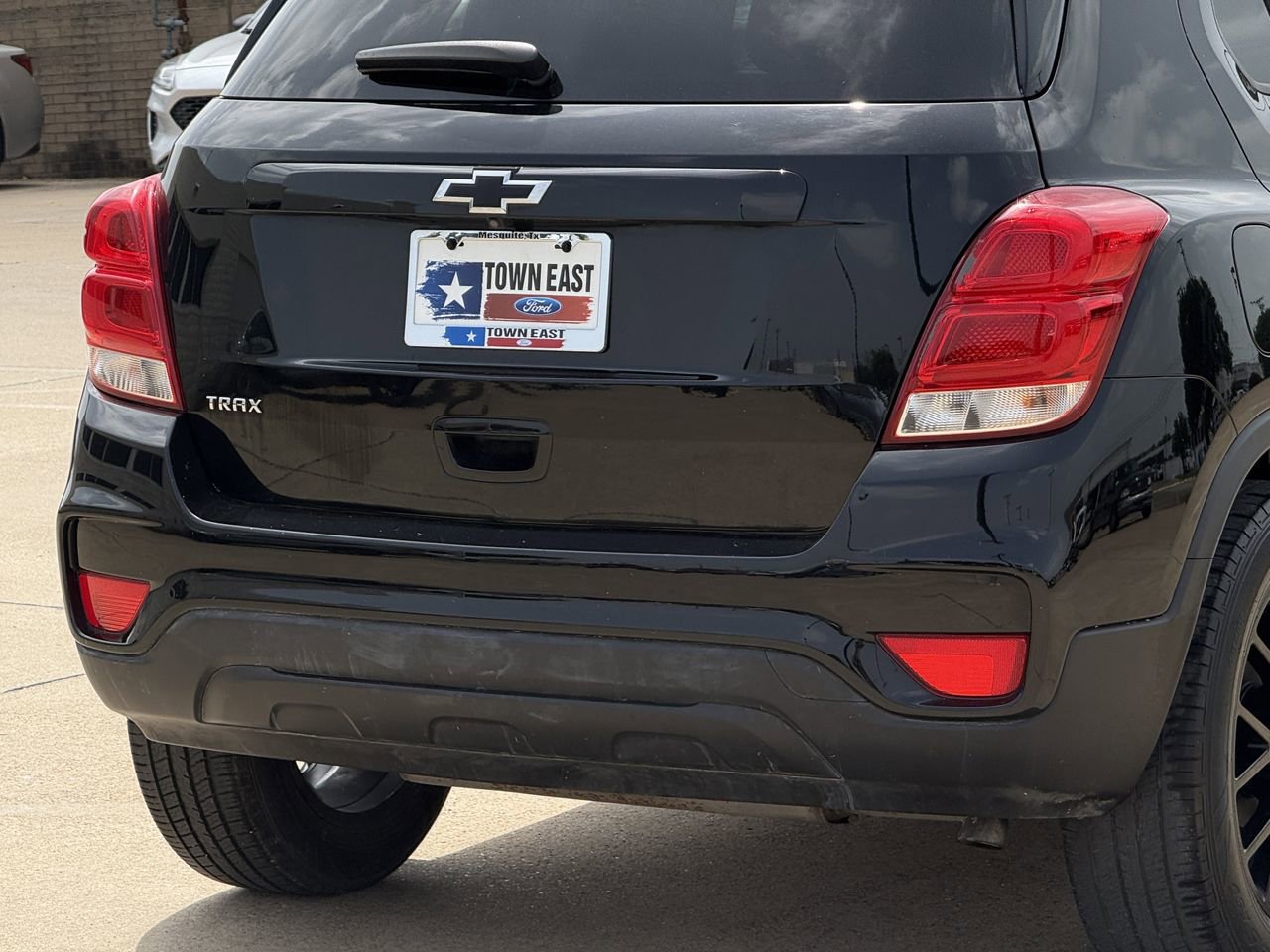 Used 2021 Chevrolet Trax LT w/ Midnight Edition FWD image 10
