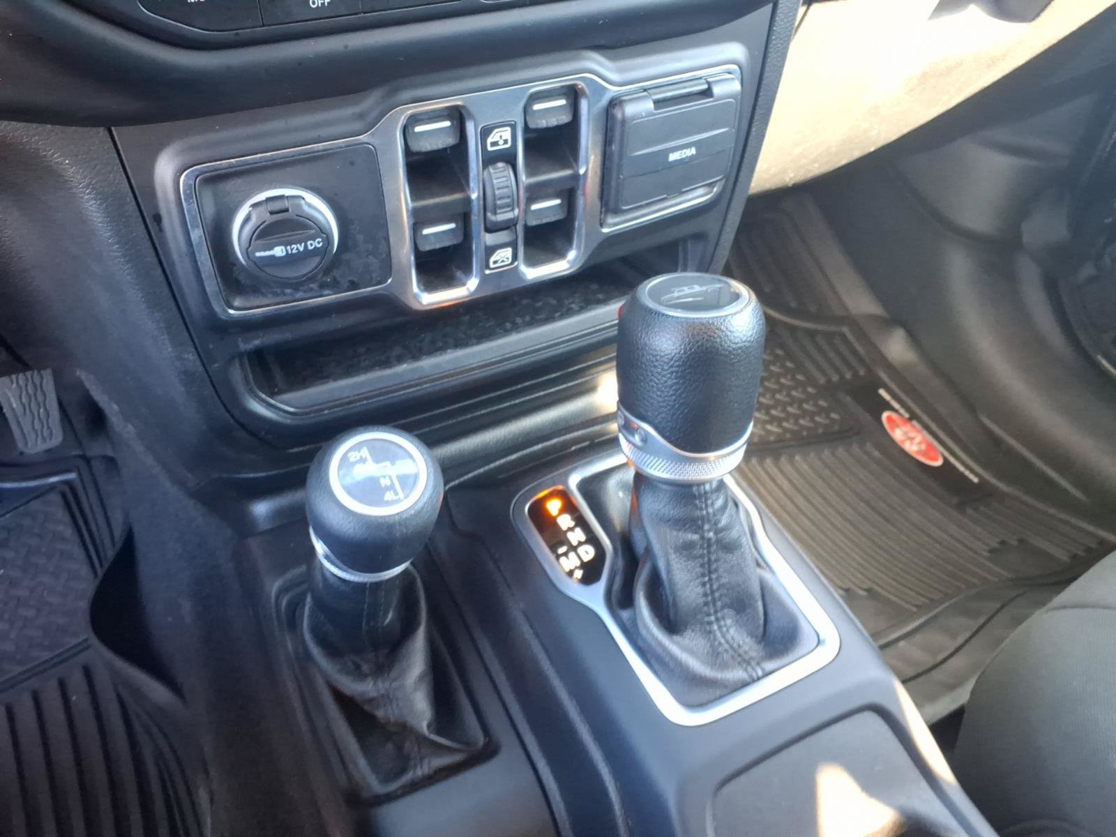 Used 2023 Jeep Gladiator Sport AWD/4WD image 18
