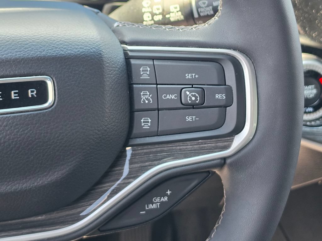 Certified 2022 Jeep Wagoneer Series III w/ Convenience Group I AWD/4WD image 32