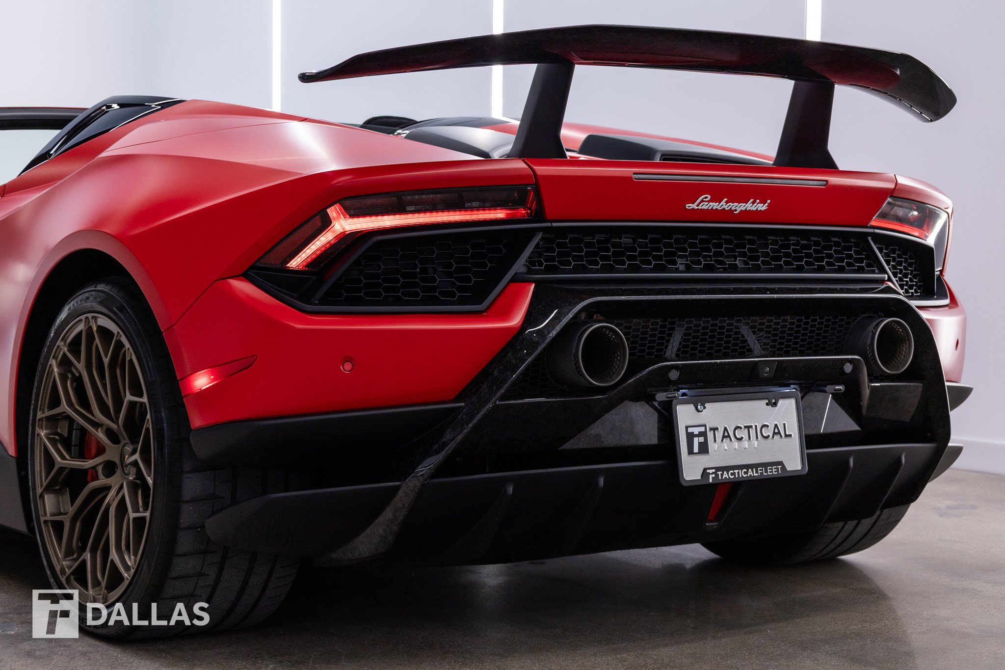 Used 2018 Lamborghini Huracan Performante AWD/4WD image 10