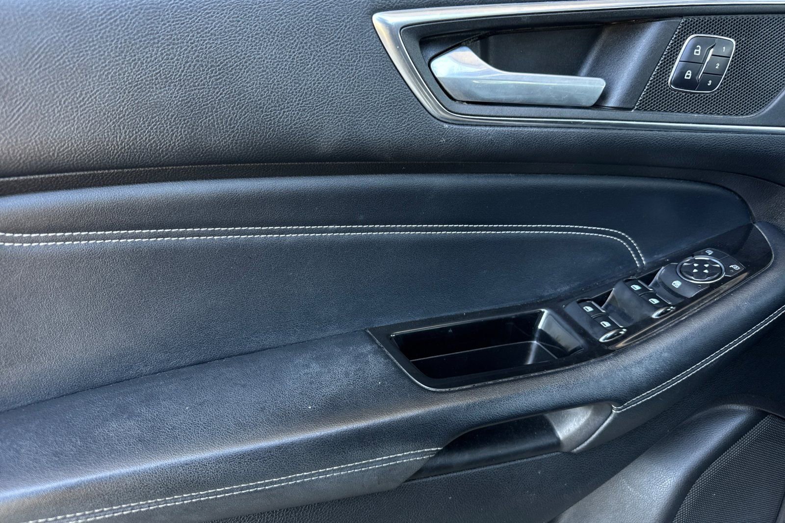 Used 2017 Ford Edge Titanium FWD image 13