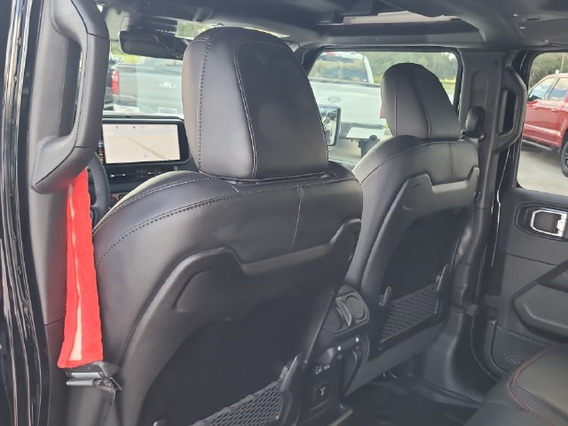 Used 2025 Jeep Wrangler Unlimited Rubicon AWD/4WD image 13