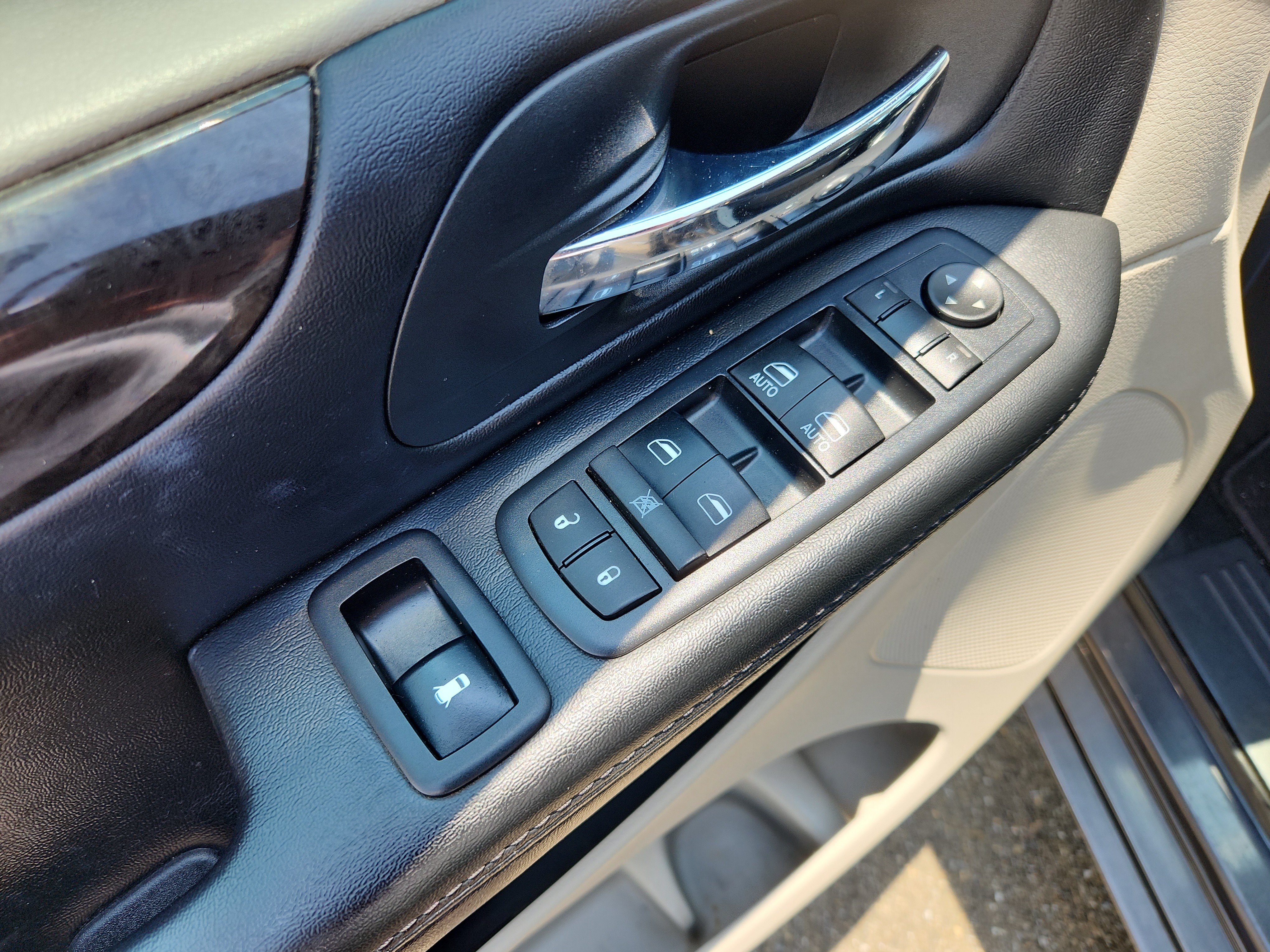Used 2016 Dodge Grand Caravan SE w/ Quick Order Package 29E SE FWD image 12