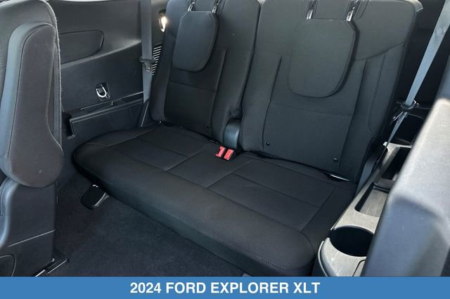 Used 2024 Ford Explorer XLT w/ Class IV Trailer Tow Package AWD/4WD image 17