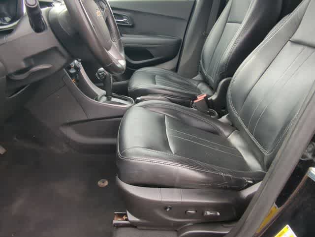Used 2019 Chevrolet Trax LT w/ LT Convenience Package AWD/4WD image 16
