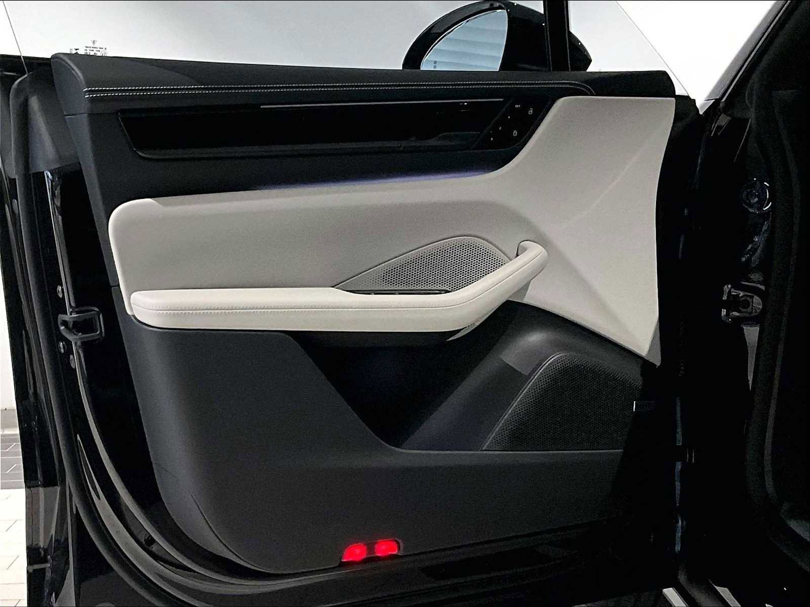 New 2026 Porsche Macan 4 Electric image 23