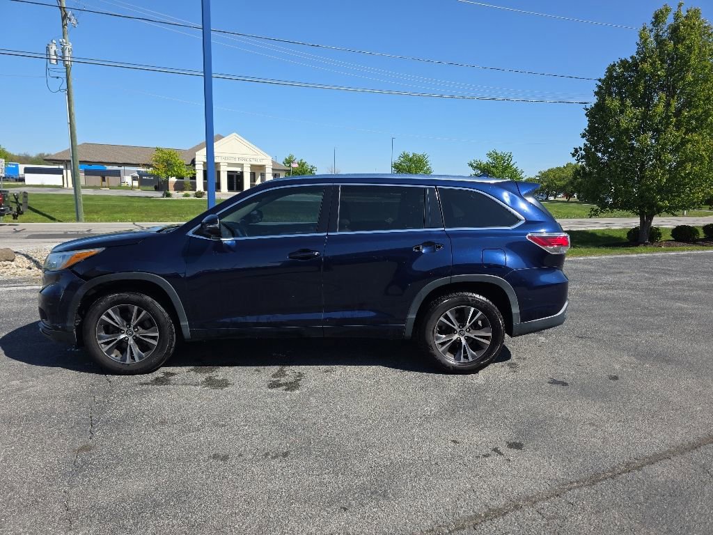 Used 2016 Toyota Highlander XLE FWD image 6