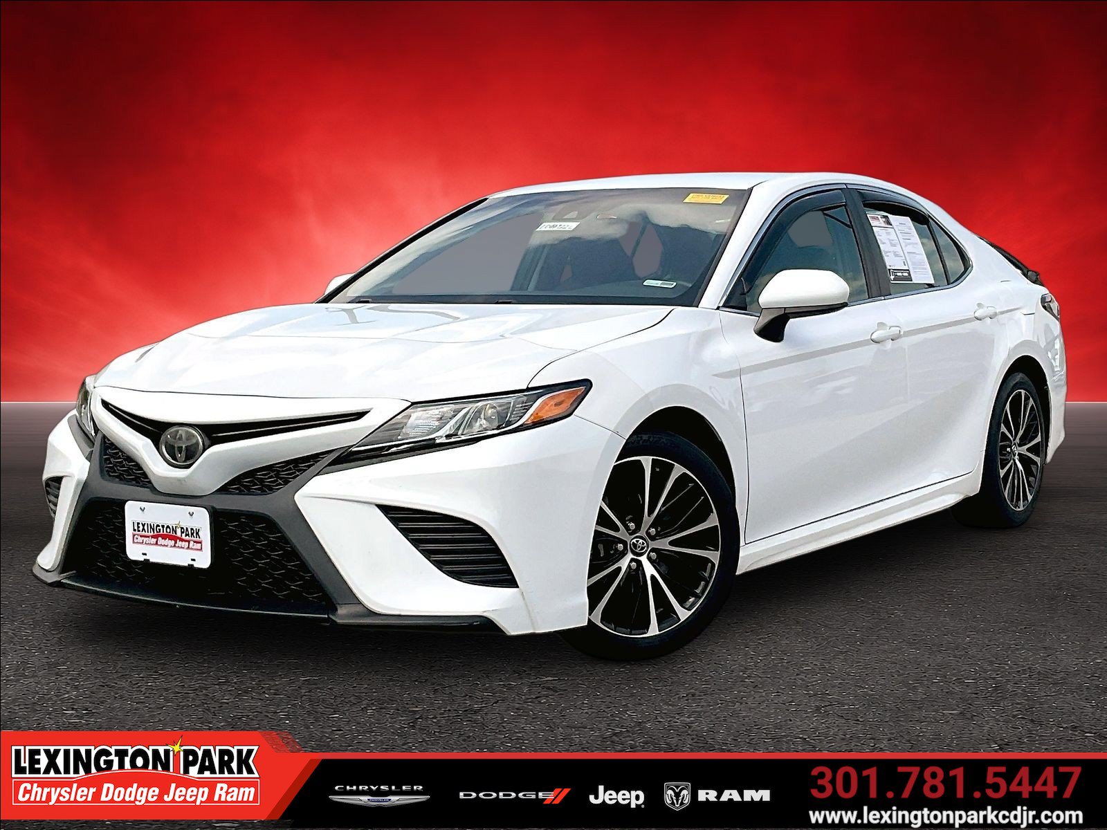 Used 2018 Toyota Camry SE FWD image 3