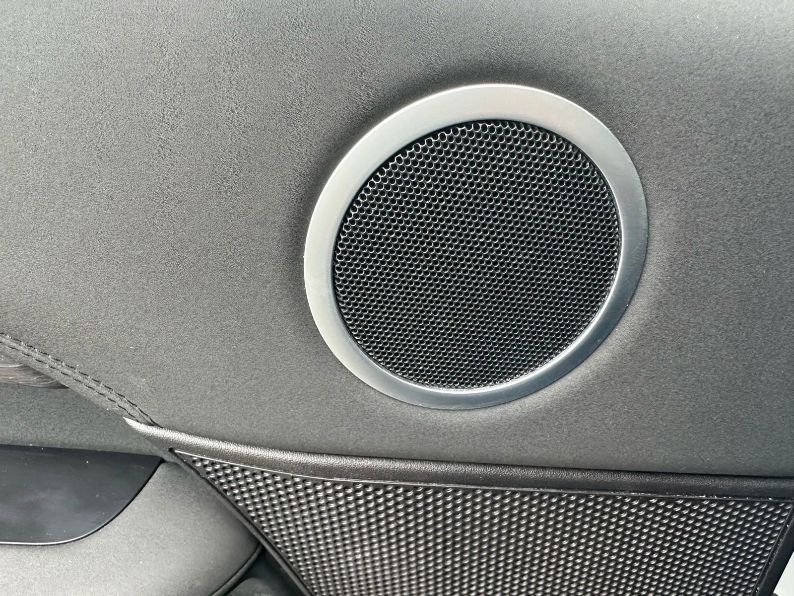 Used 2018 Land Rover Discovery HSE image 43