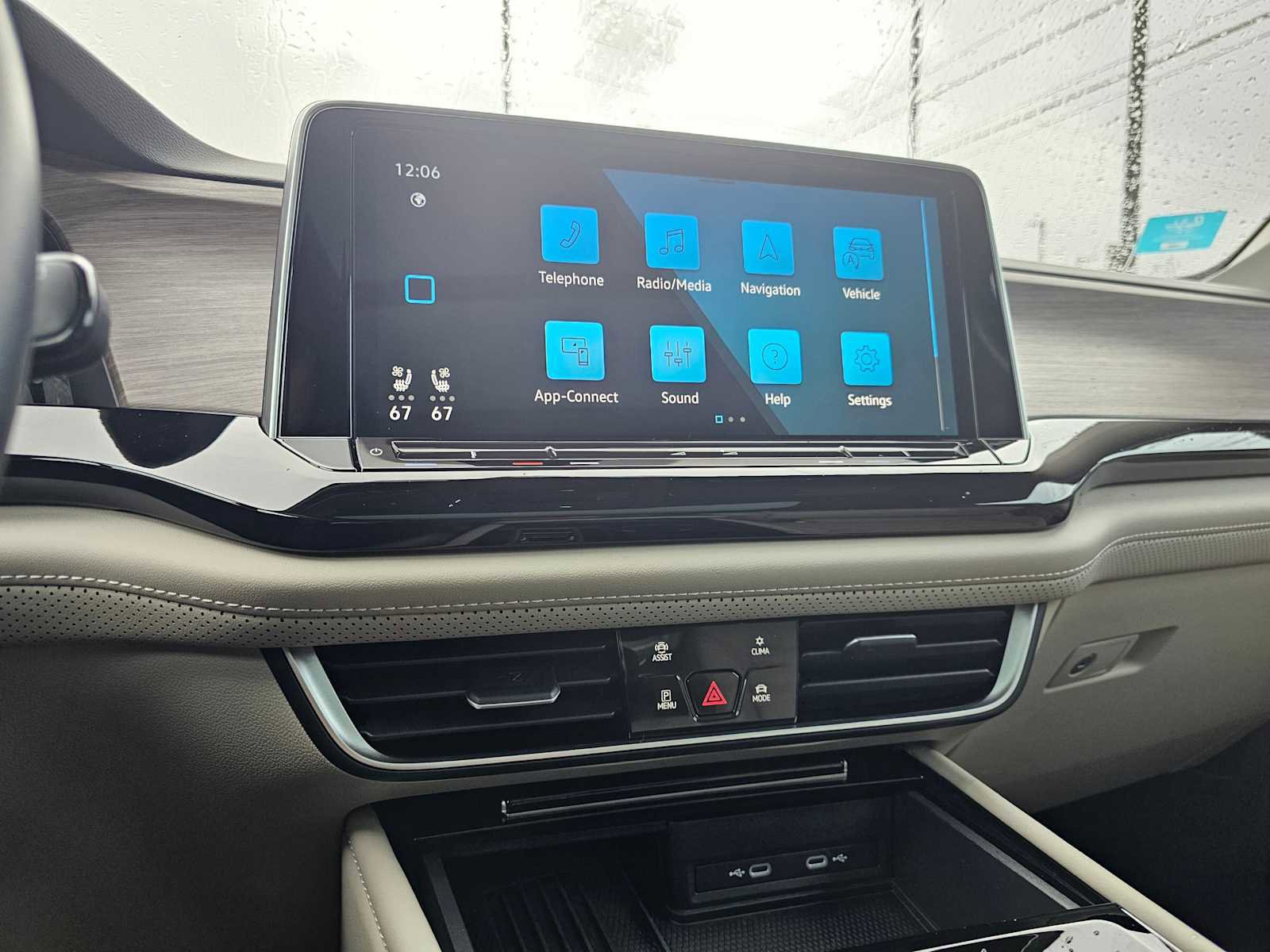 Used 2025 Volkswagen Atlas SEL image 29