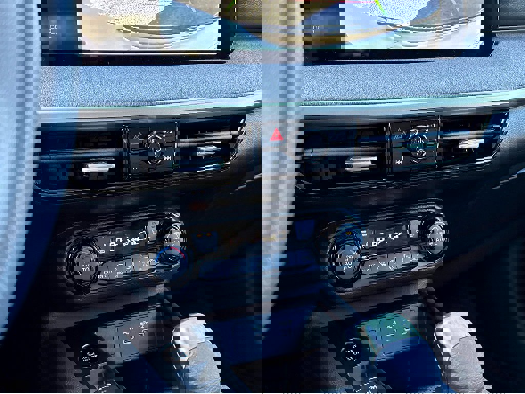 New 2026 Nissan Kicks SV w/ SV Premium Package image 9