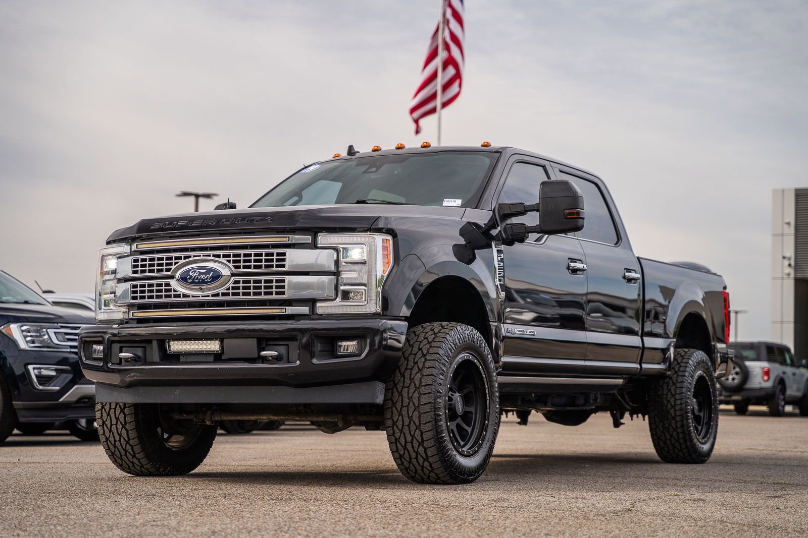 Certified 2019 Ford F250 Platinum w/ Platinum Ultimate Package AWD/4WD image 3